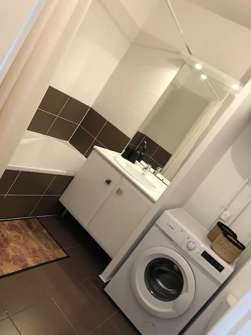 Apartment Studio Cosy, Lyon, Avec Garage Prive France